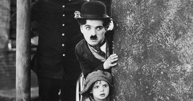 چارلی چاپلین در فیلم پسربچه (۱۹۲۱)